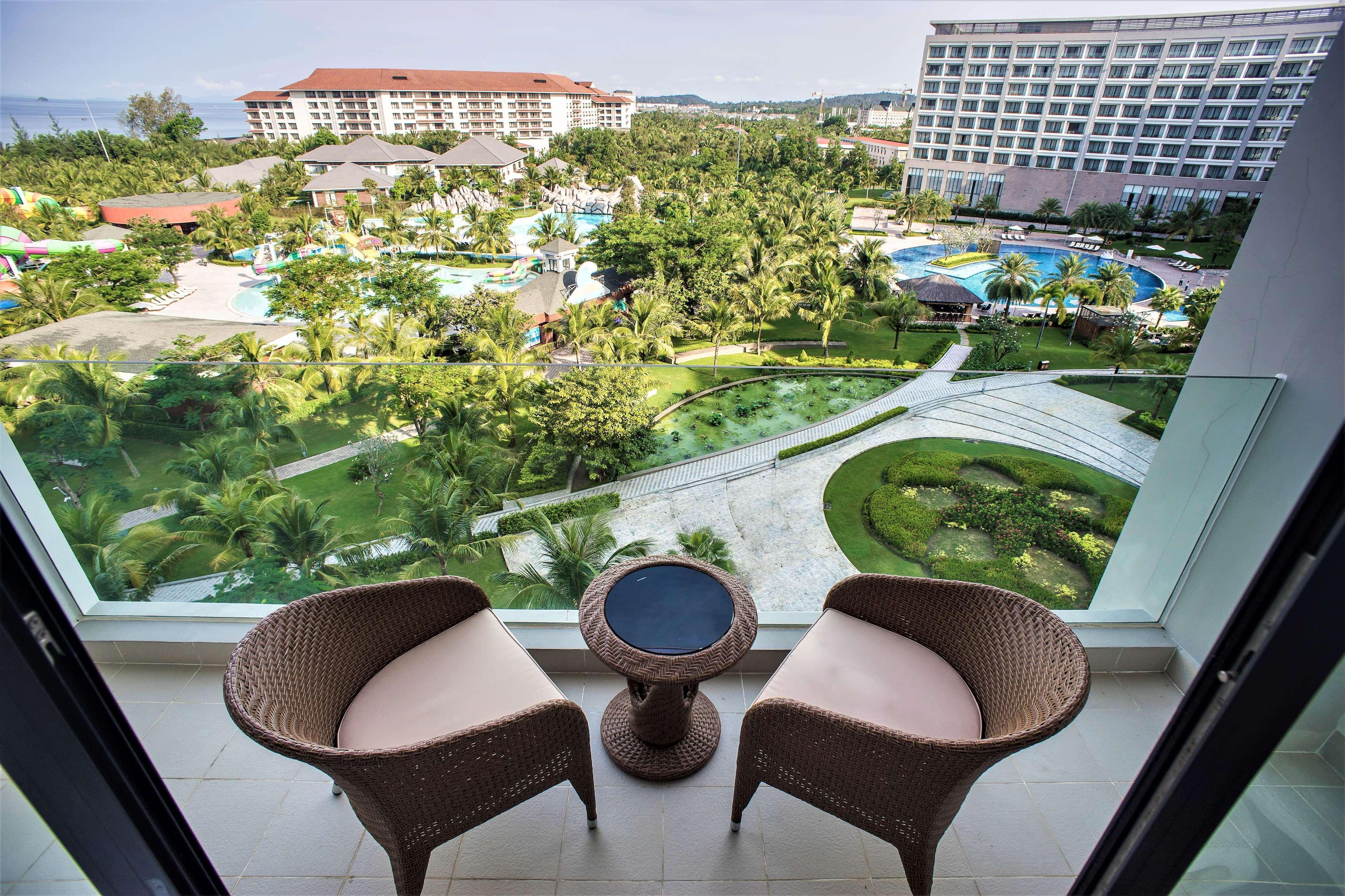 Radisson Blu Resort Phu Quoc Exterior foto View from a room at the resort