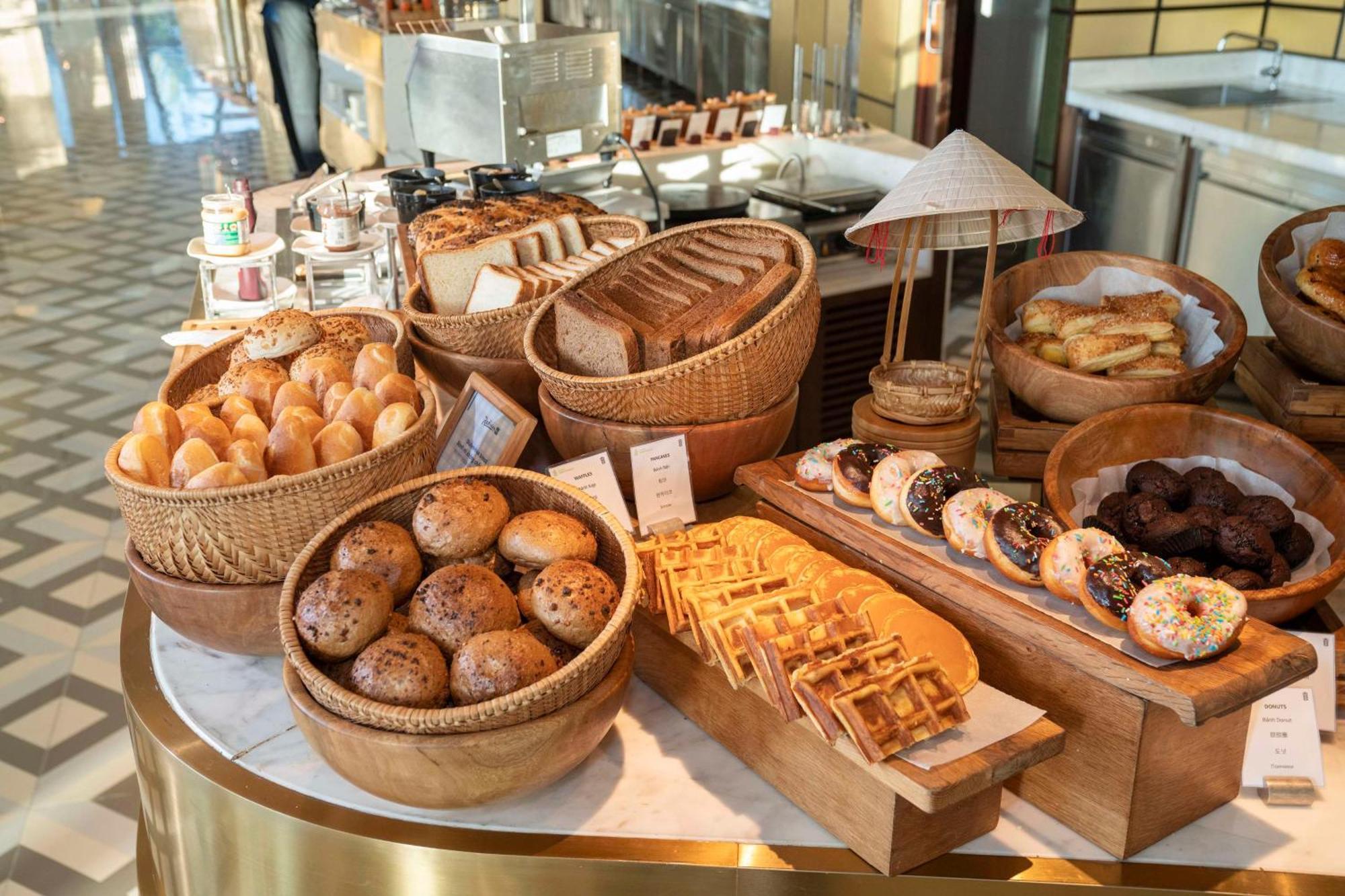 Radisson Blu Resort Phu Quoc Exterior foto A selection of bread and pastries