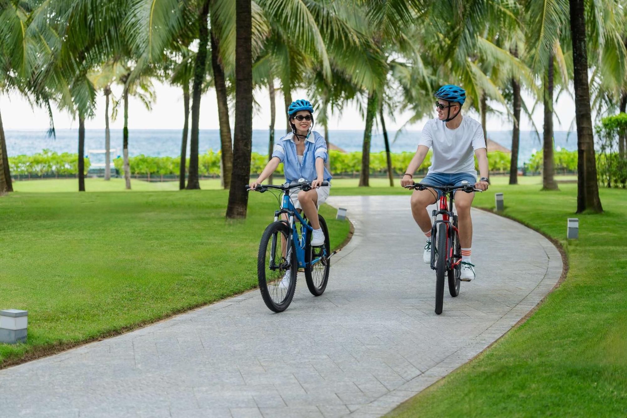Radisson Blu Resort Phu Quoc Exterior foto Cycling at East Coast Park